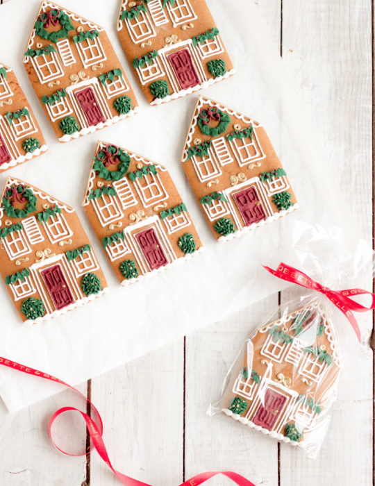 Victorian gingerbread house cookie